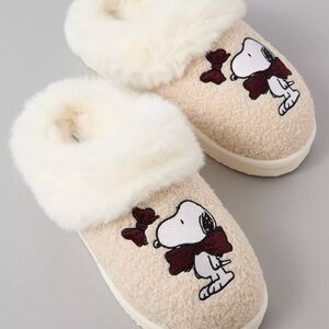 AE Snoopy Scuff Slipper